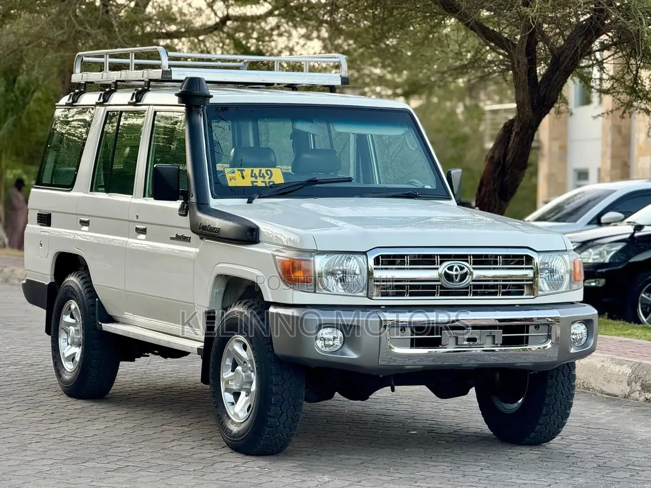 Toyota Land Cruiser 2015 White