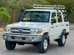 Toyota Land Cruiser 2015 White