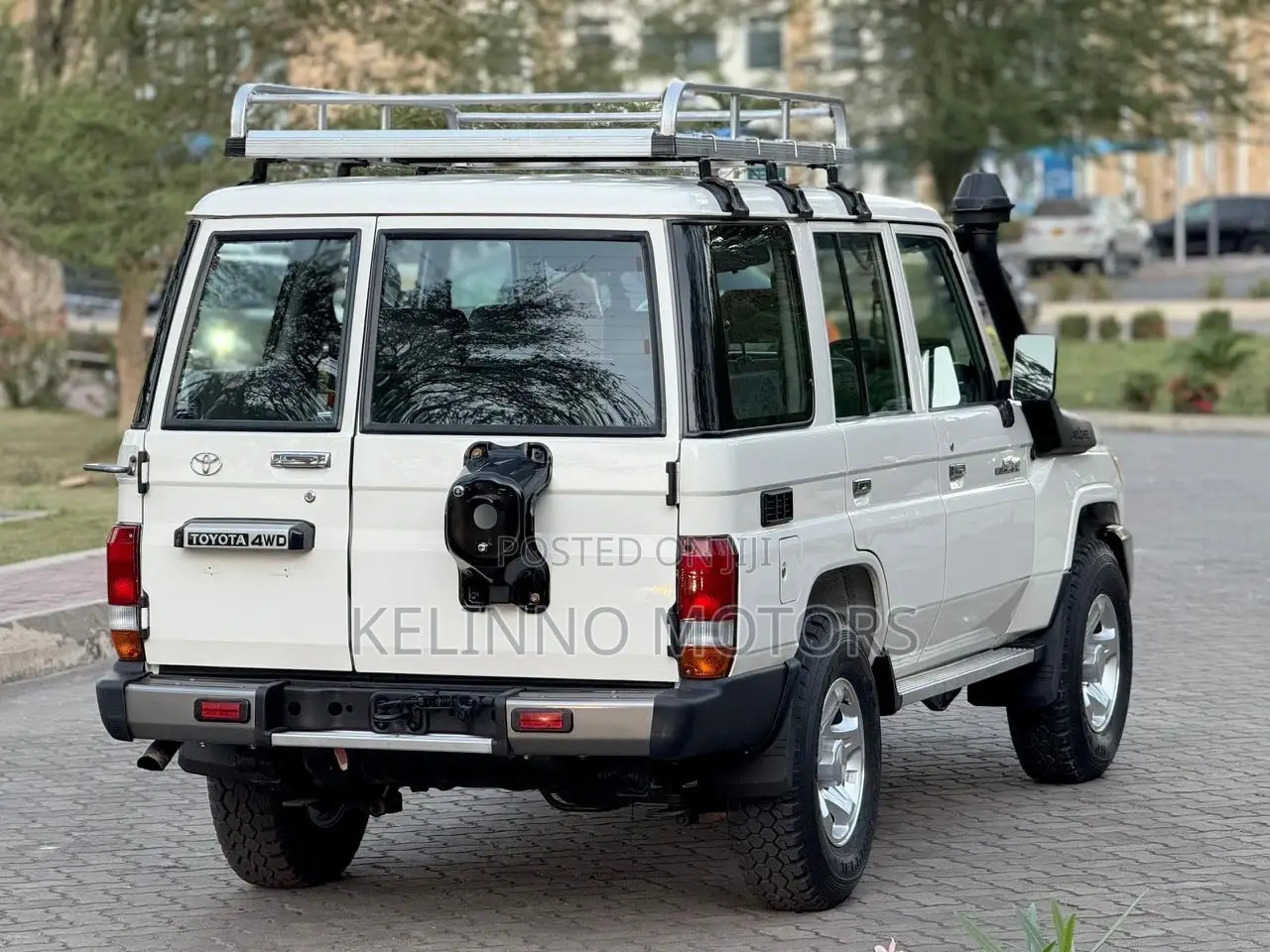 Toyota Land Cruiser 2015 White