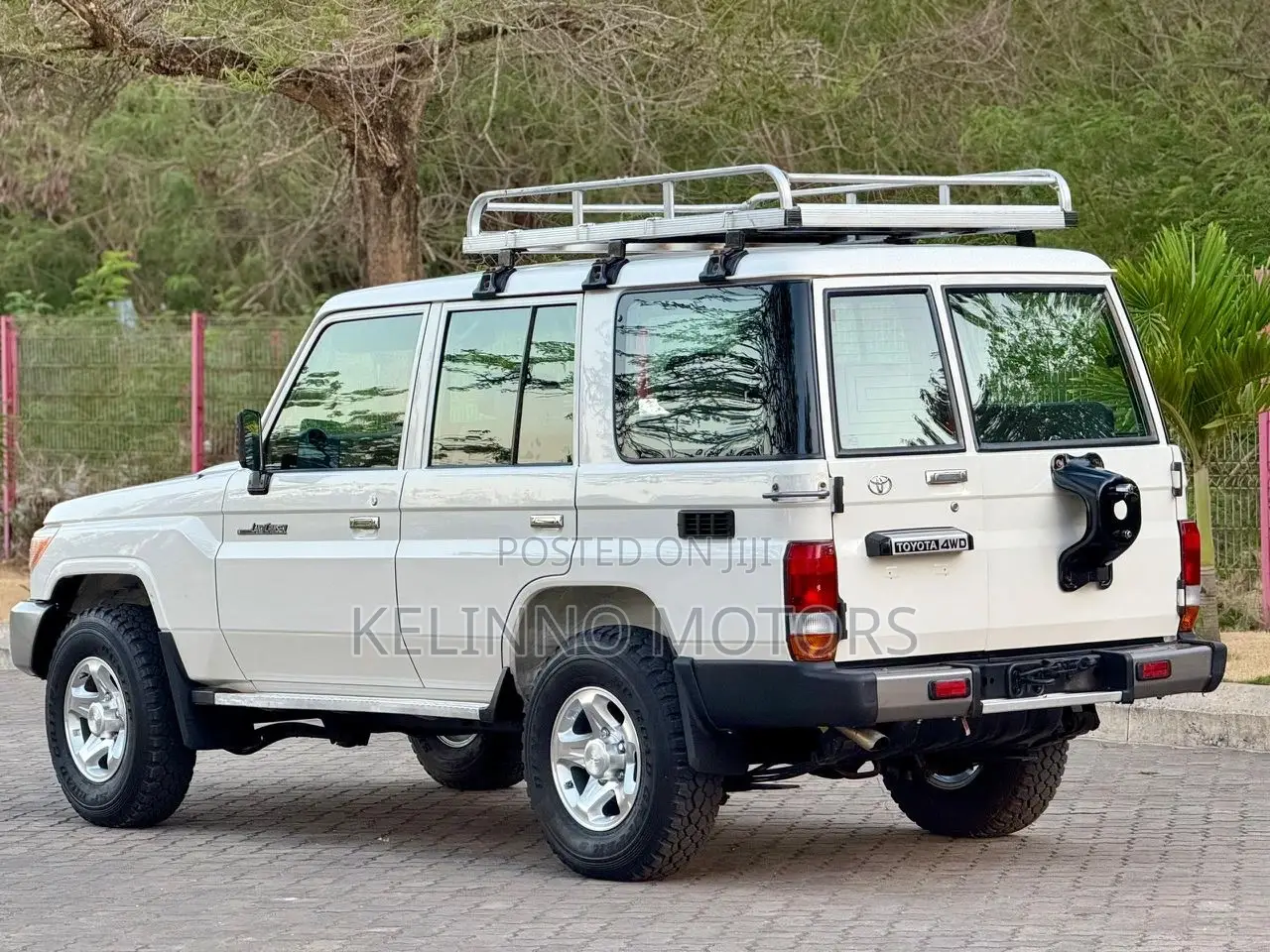 Toyota Land Cruiser 2015 White