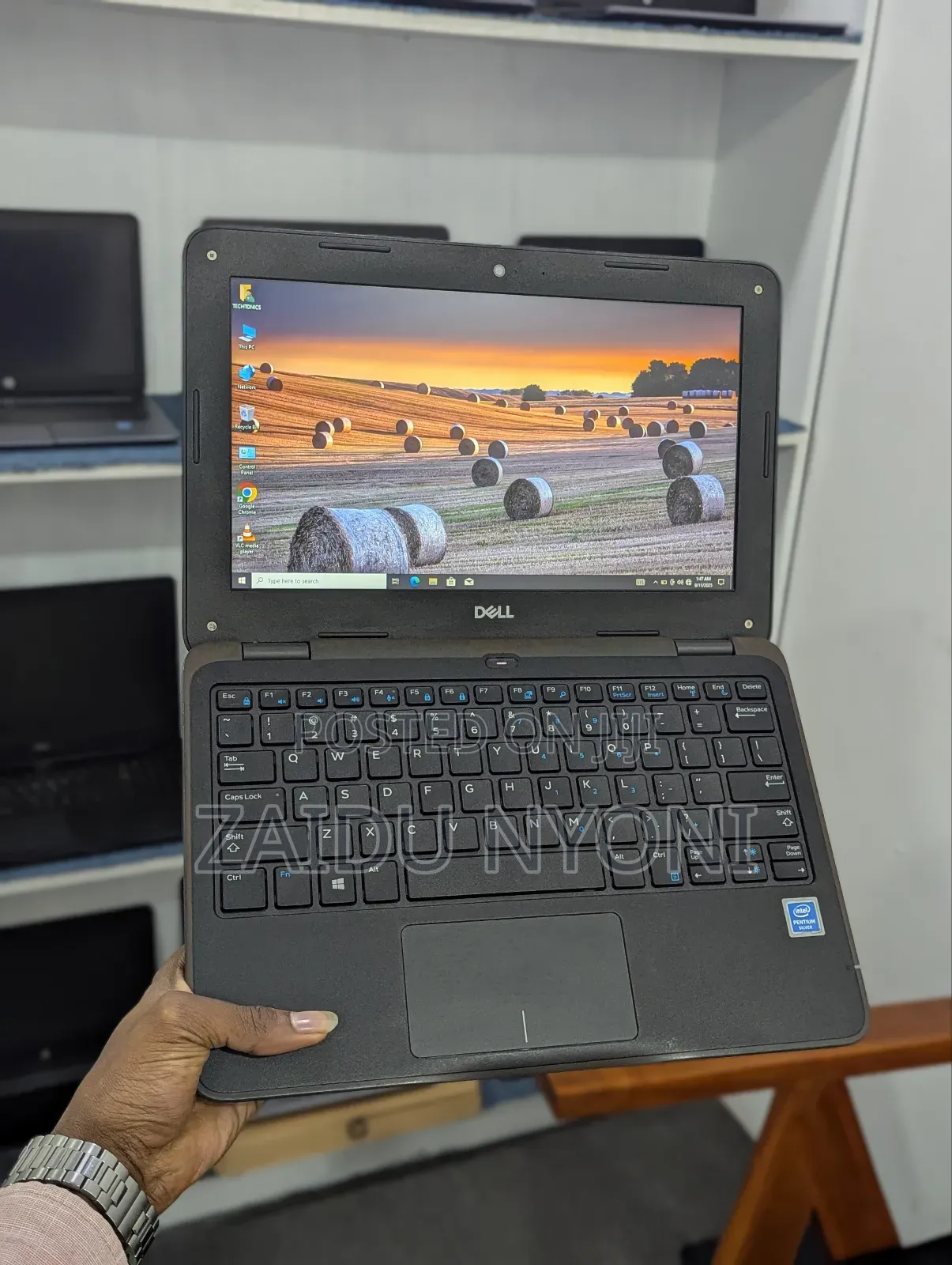 New Laptop Dell Latitude 3189 4GB Intel SSD 128GB
