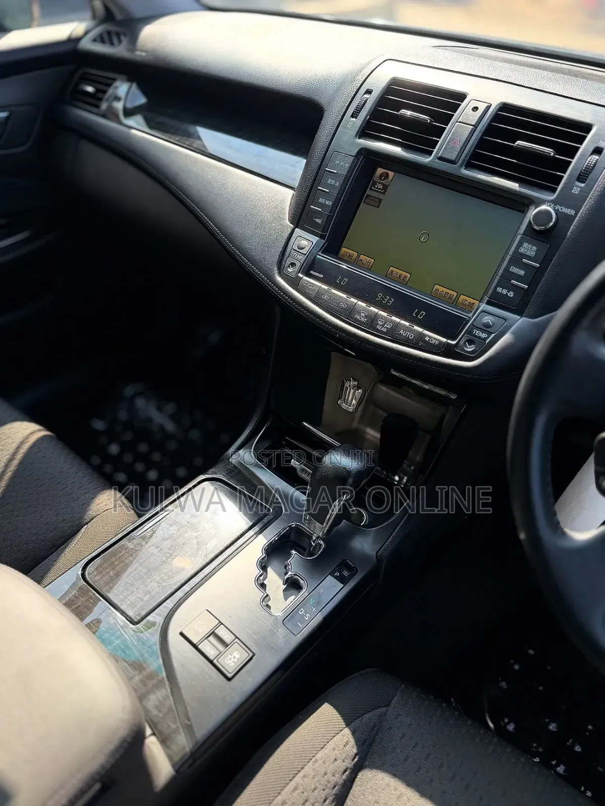 Toyota Crown 2010 White