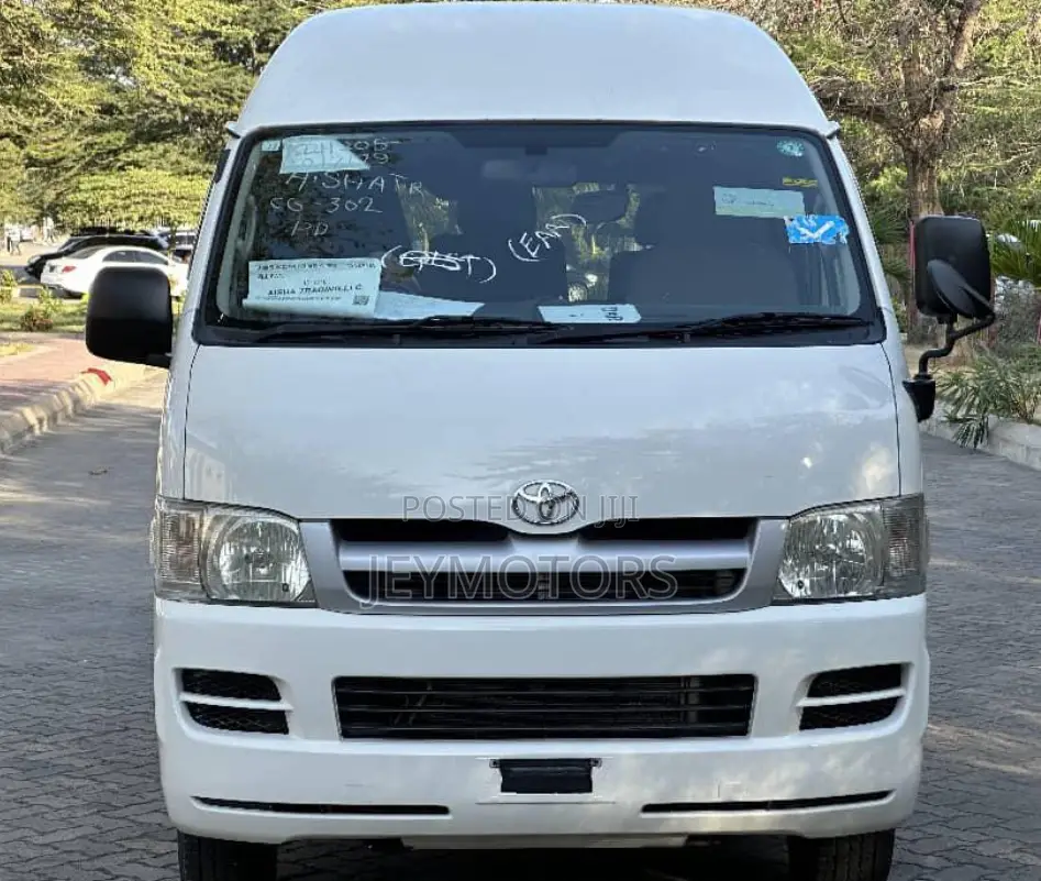 Toyota HiAce 2006 White
