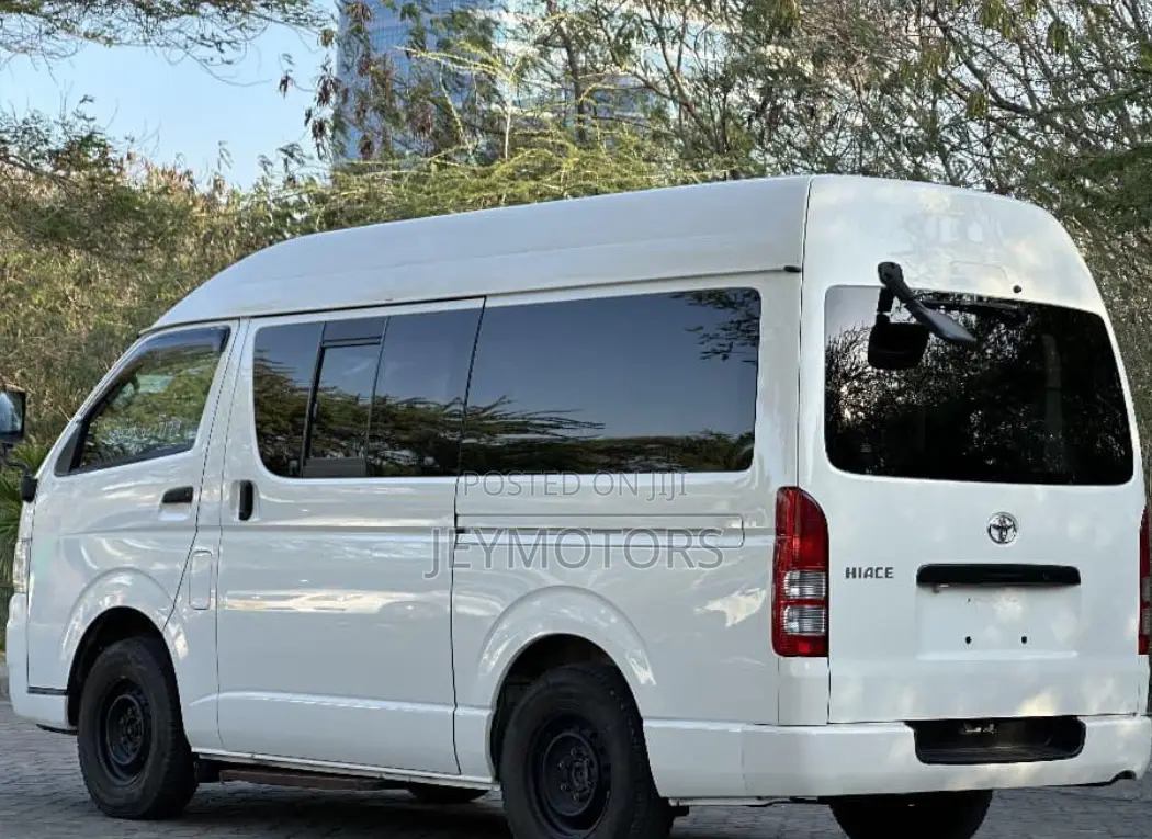 Toyota HiAce 2006 White