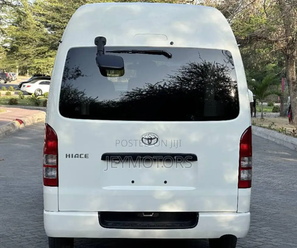 Toyota HiAce 2006 White