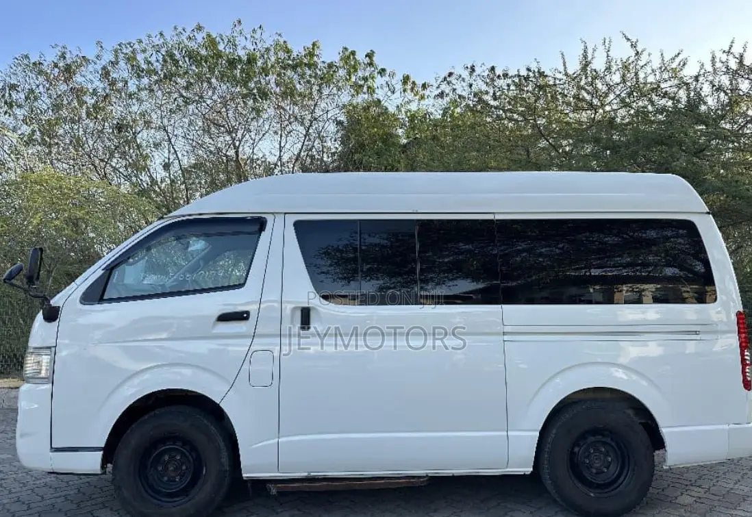 Toyota HiAce 2006 White