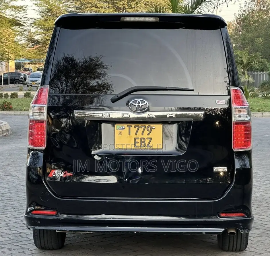 Toyota Noah 2009 Black