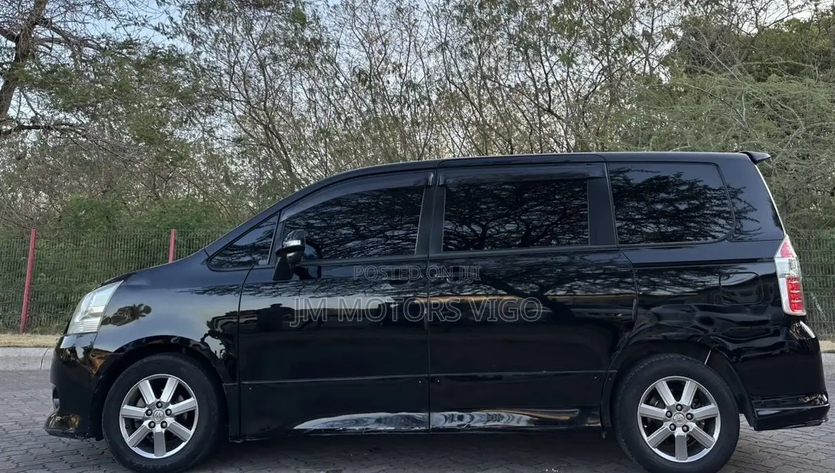 Toyota Noah 2009 Black