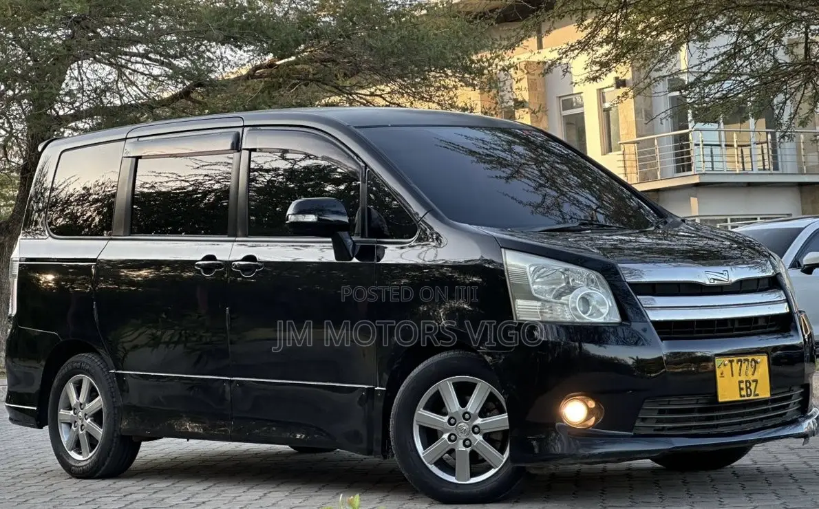 Toyota Noah 2009 Black