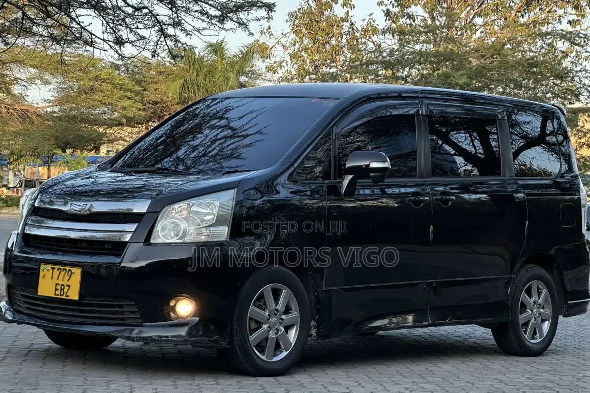 Toyota Noah 2009 Black