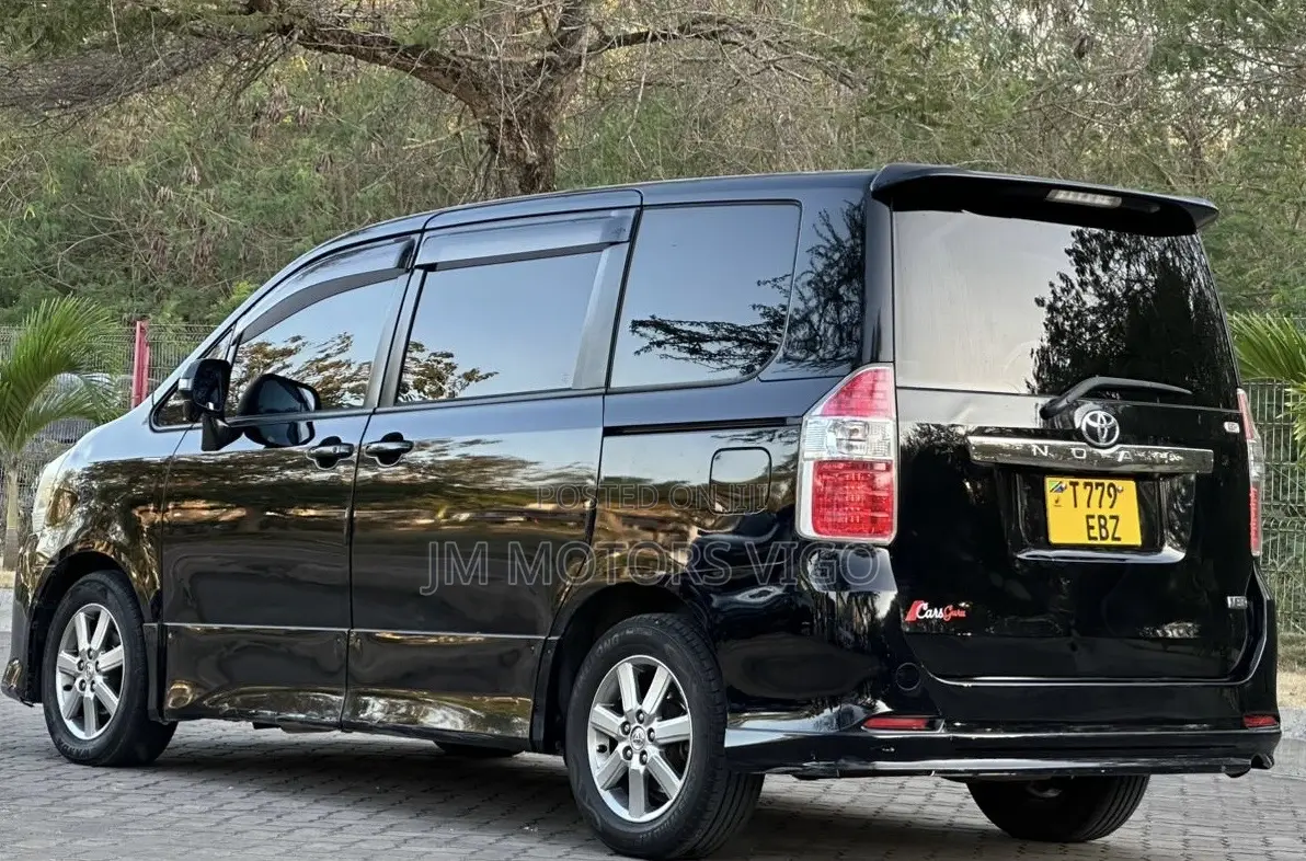 Toyota Noah 2009 Black