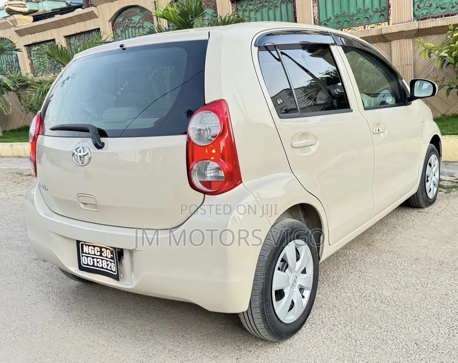 Toyota Passo 2011 Beige