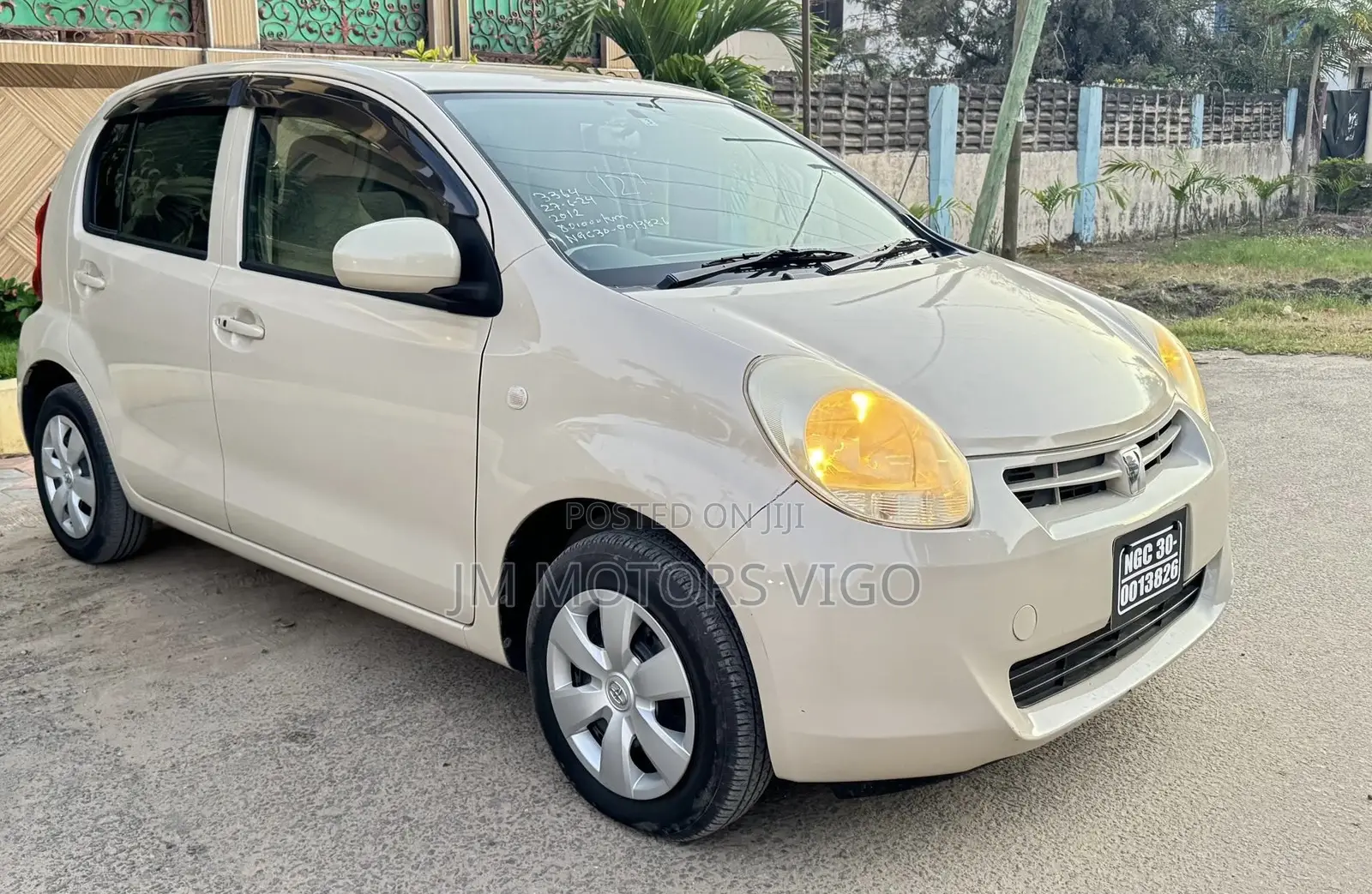 Toyota Passo 2011 Beige