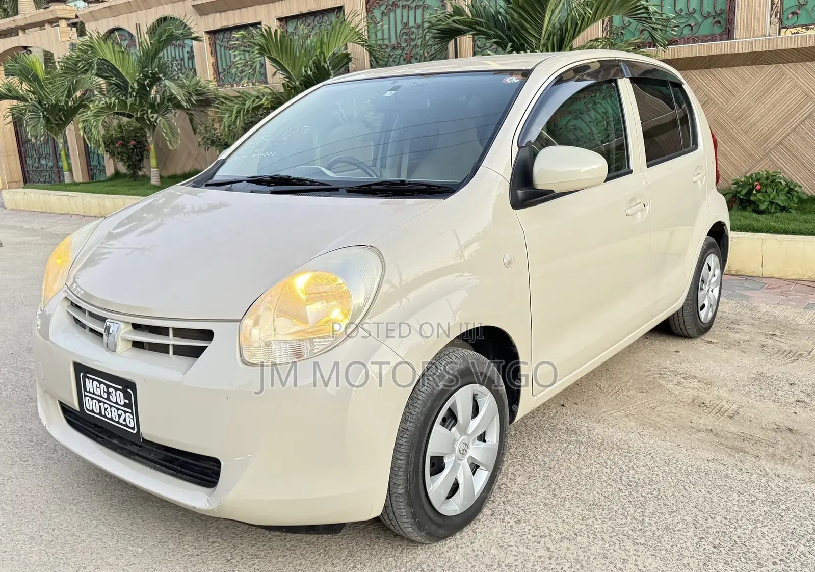 Toyota Passo 2011 Beige