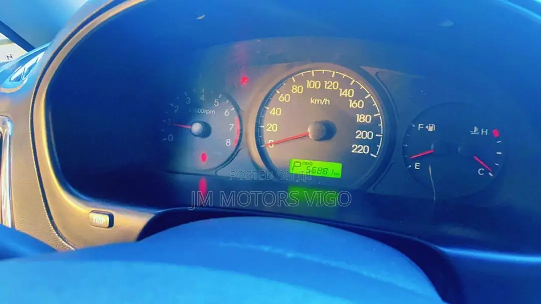 Hyundai H1 2005 Gold