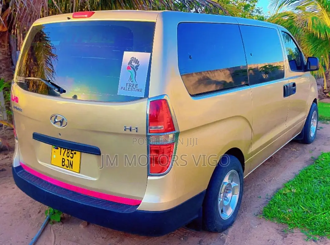 Hyundai H1 2005 Gold