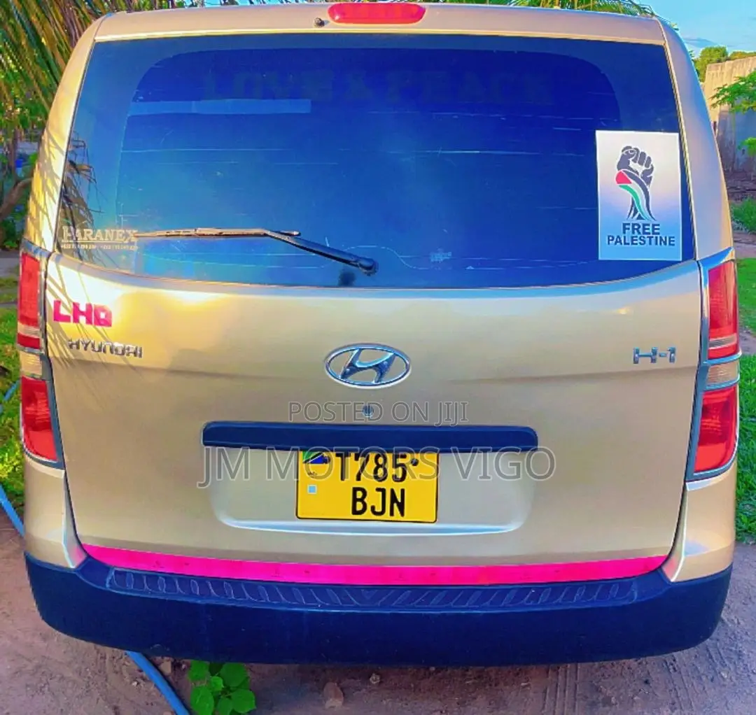 Hyundai H1 2005 Gold