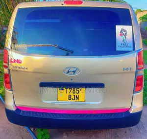 Hyundai H1 2005 Gold
