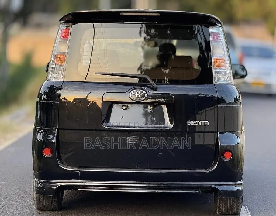 Toyota Sienta 1.5 FWD 2005 Black