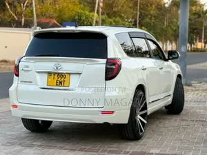 Toyota Vanguard 2010 White