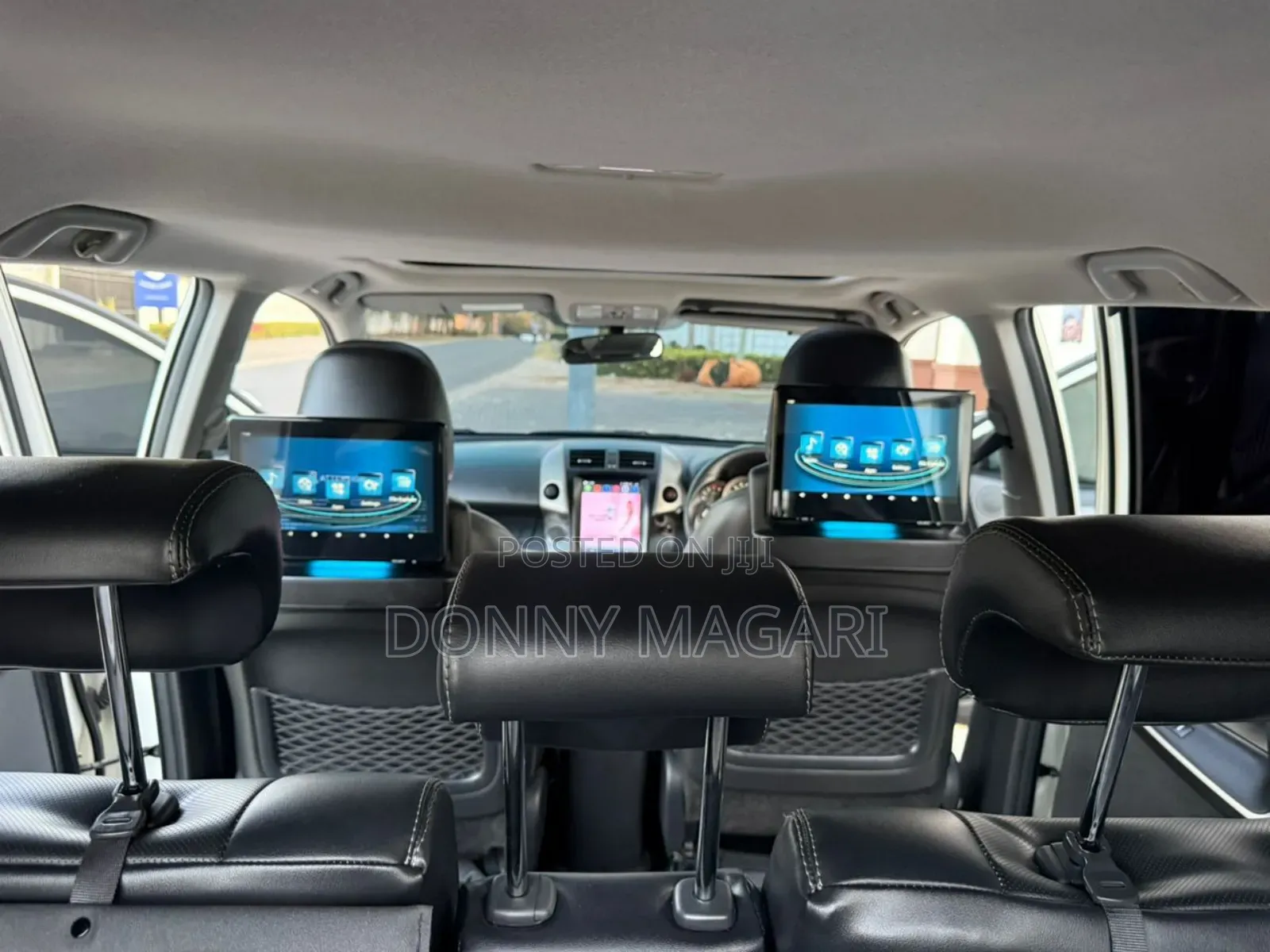 Toyota Vanguard 2010 White