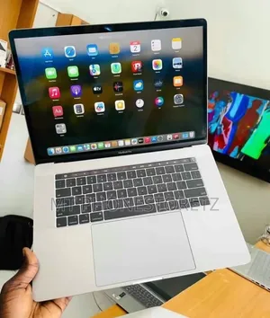 Laptop Apple MacBook Pro 2017 16GB Intel Core I7 SSD 512GB