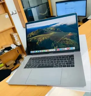 Laptop Apple MacBook Pro 2017 16GB Intel Core I7 SSD 512GB
