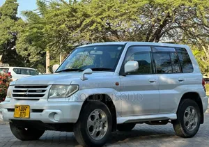Mitsubishi Pajero 2004 White