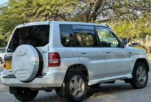 Mitsubishi Pajero 2004 White