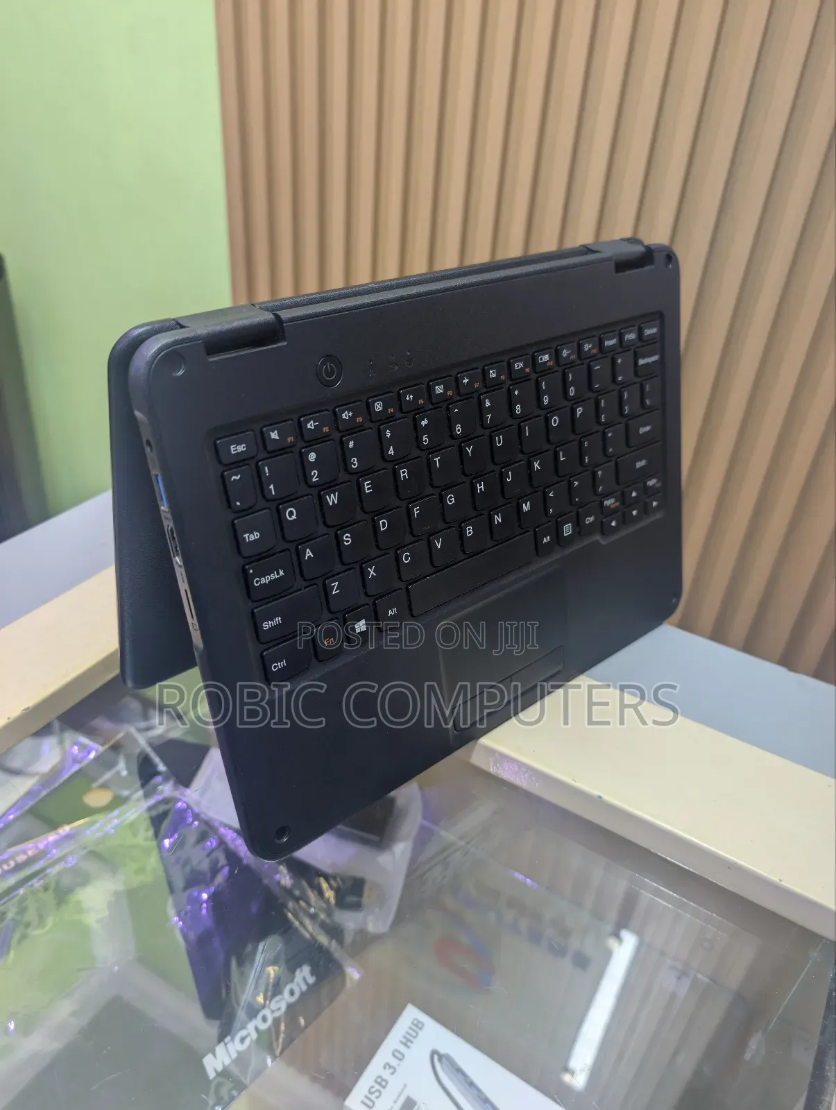 Laptop Lenovo 300e 4GB Intel SSD 128GB
