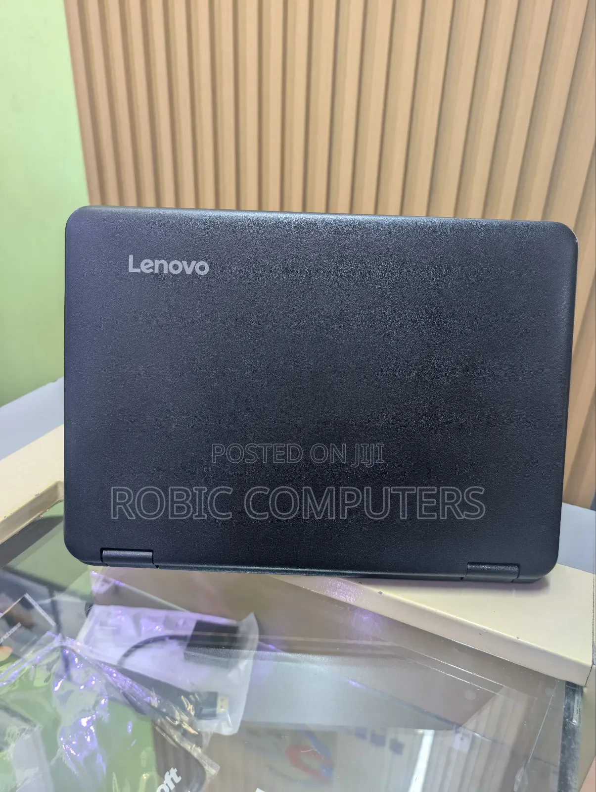 Laptop Lenovo 300e 4GB Intel SSD 128GB