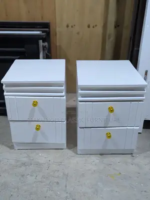 Bedside Fupi Nyeupe Full