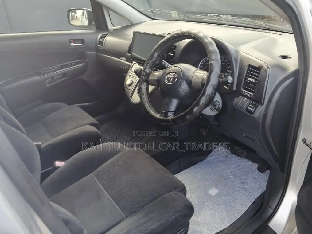 Toyota Wish 2005 Silver