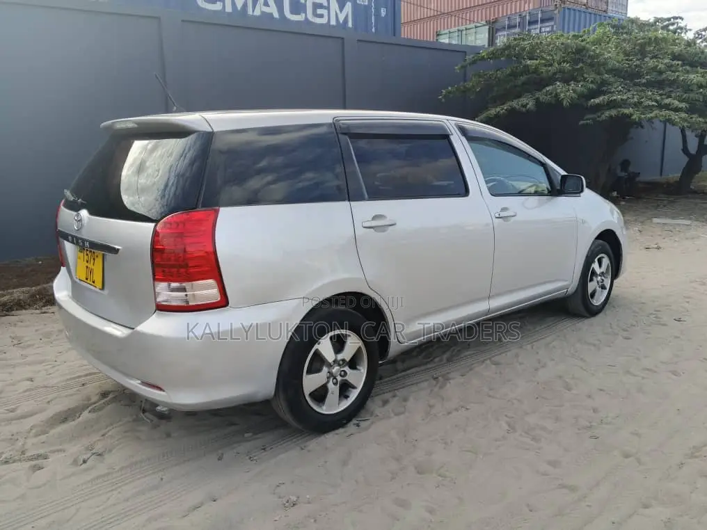 Toyota Wish 2005 Silver