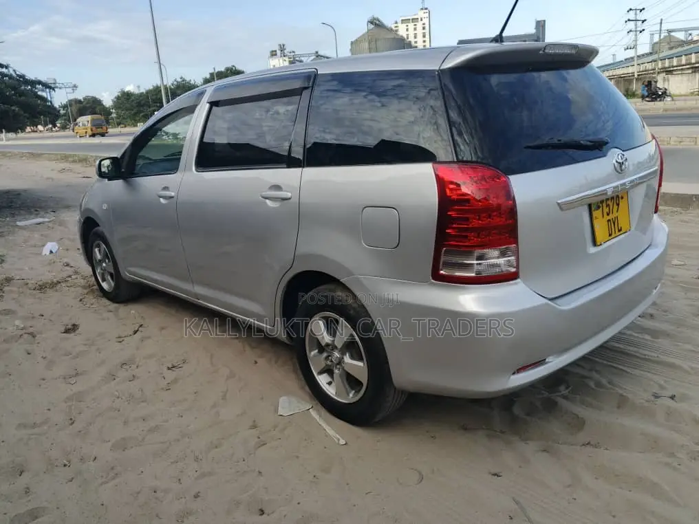 Toyota Wish 2005 Silver