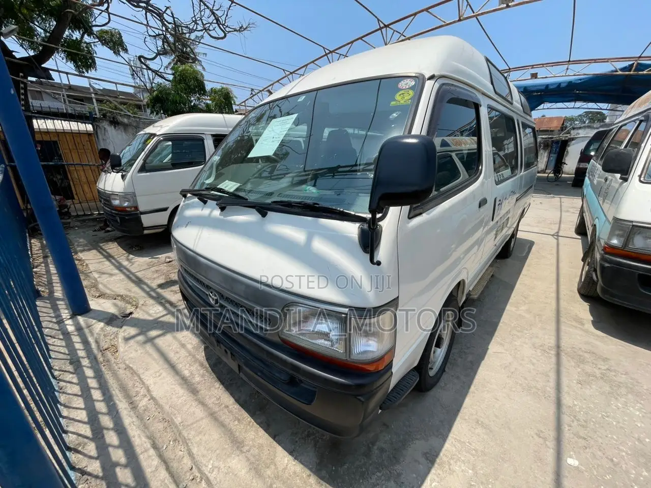 Toyota HiAce 1999 White