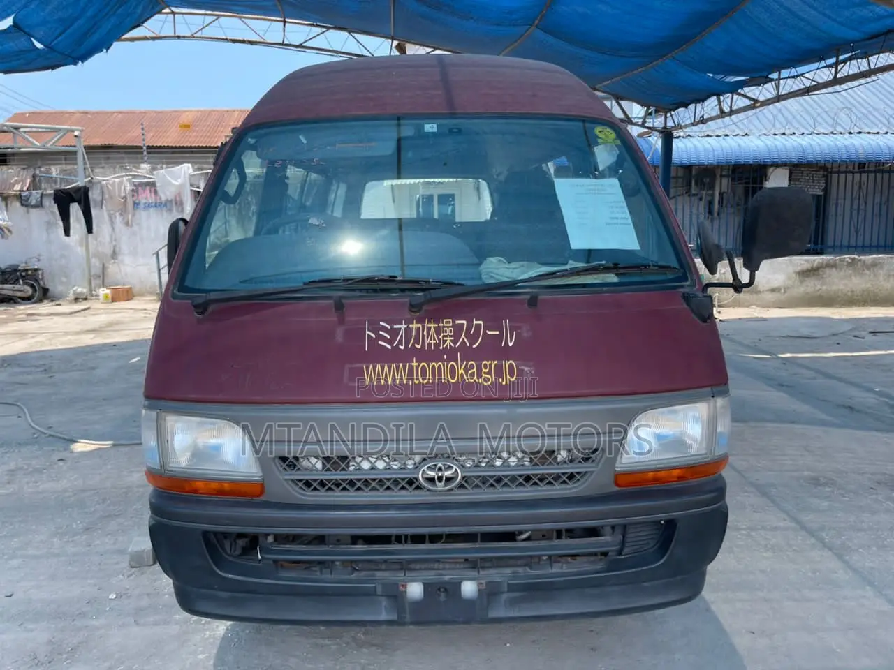 Toyota HiAce 2000 Pink