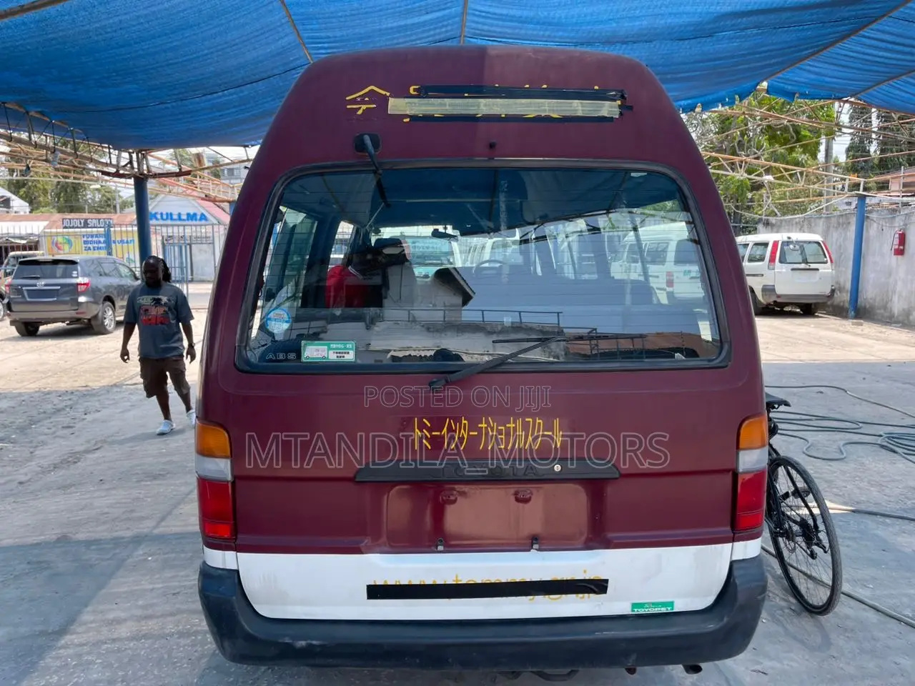 Toyota HiAce 2000 Pink