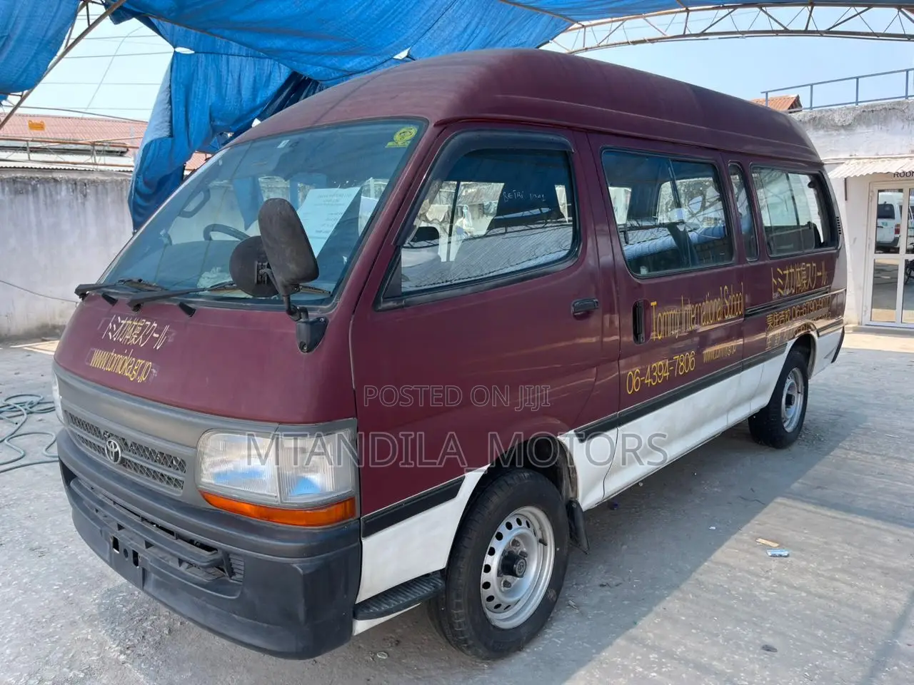 Toyota HiAce 2000 Pink
