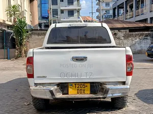 Isuzu D-MAX 2011 White