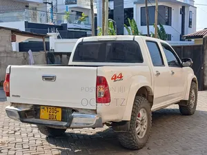 Isuzu D-MAX 2011 White