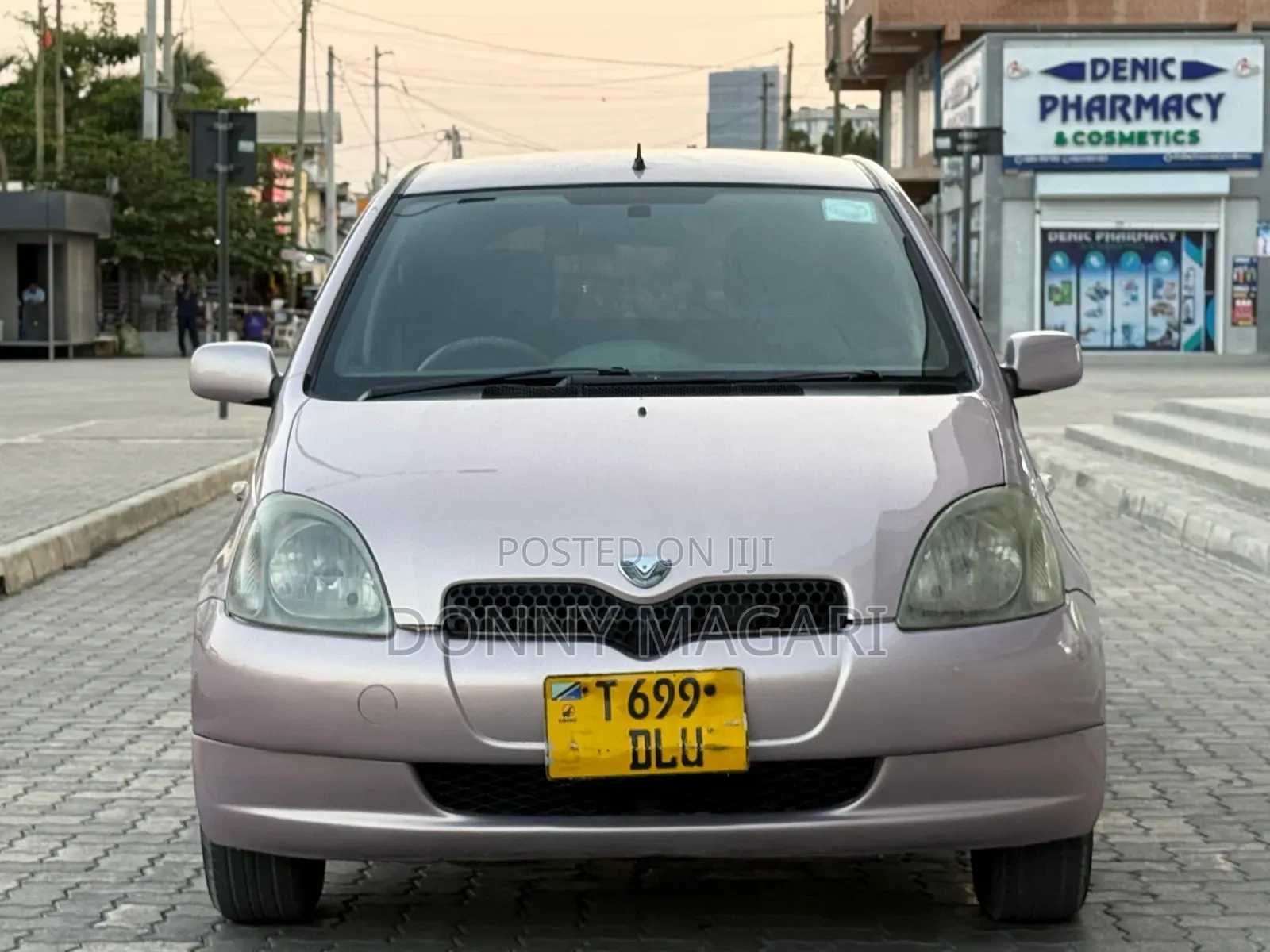 Toyota Vitz 2004 Pink