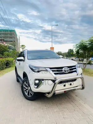 Toyota Fortuner 2.8 D RWD 2017 White