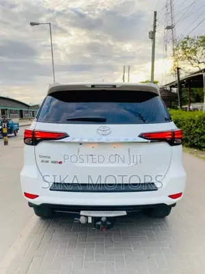 Toyota Fortuner 2.8 D RWD 2017 White