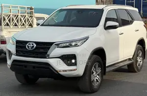 Toyota Fortuner 2023 Pearl