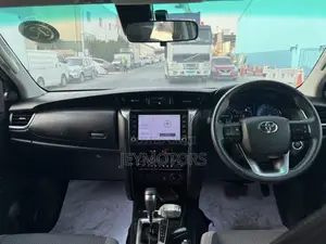 Toyota Fortuner 2023 Pearl