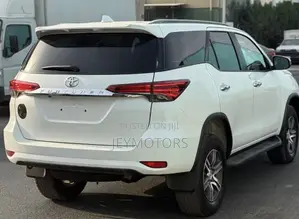 Toyota Fortuner 2023 Pearl