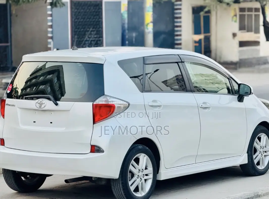 Toyota Ractis 2012 White