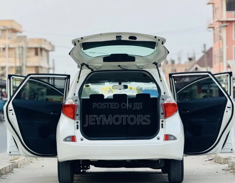 Toyota Ractis 2012 White