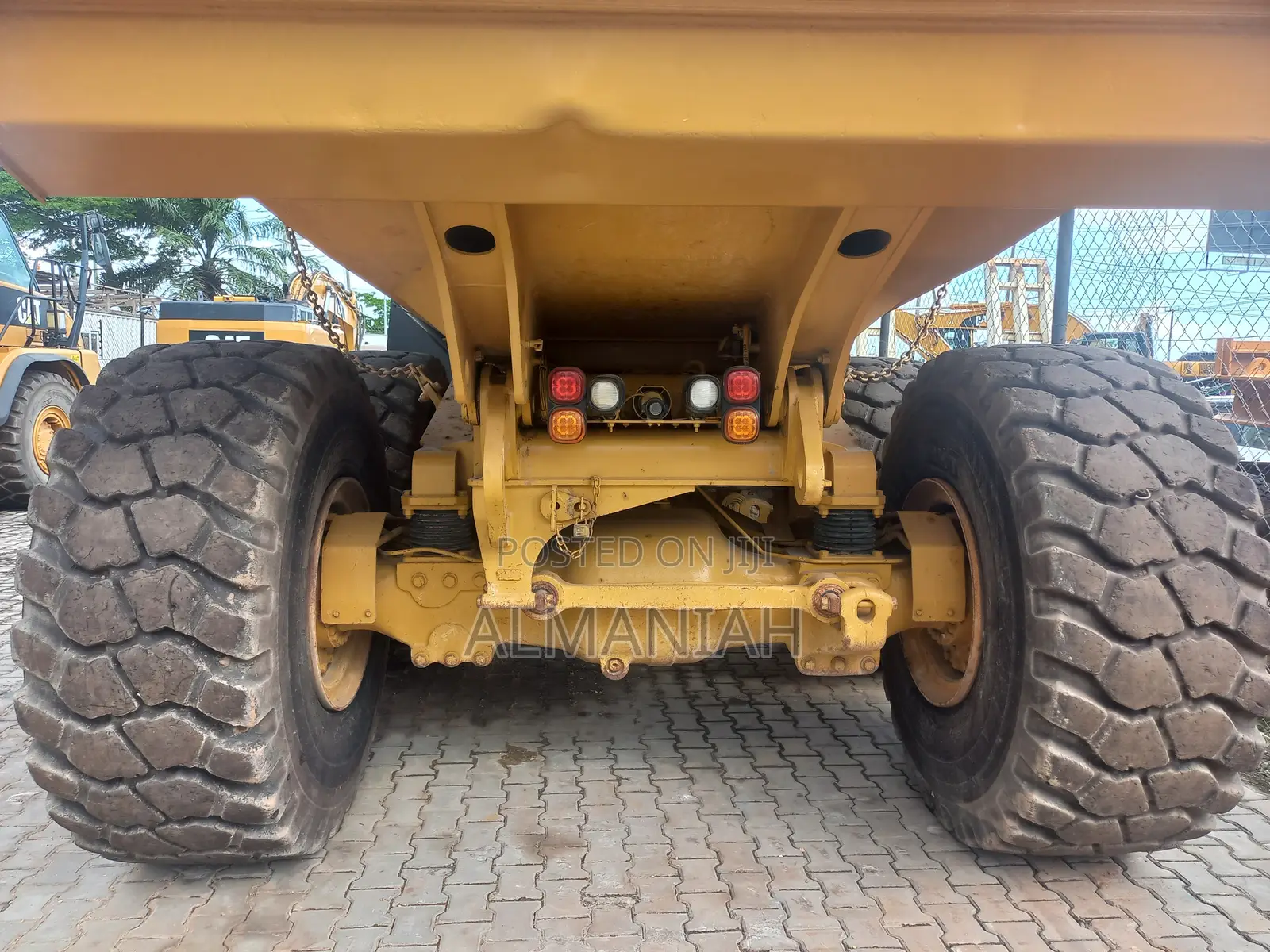 Articulated Dump Truck Cat 735